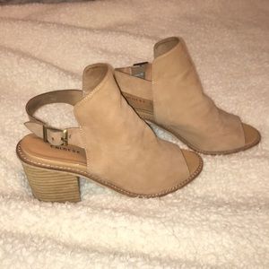 tan chinese laundry heels